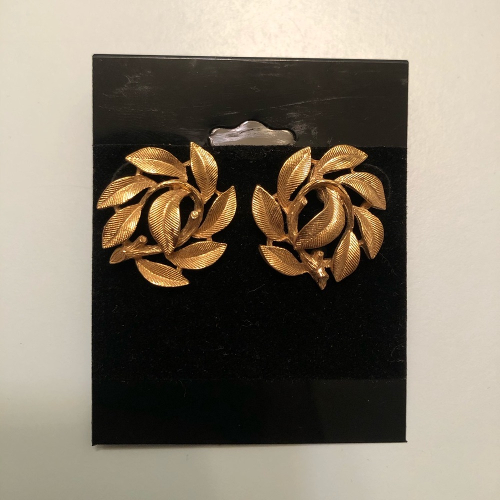 Vintage Gold Wreath Earrings